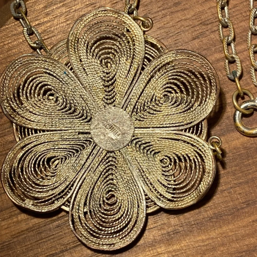 Unique wire flower necklace - Picture 4 of 5
